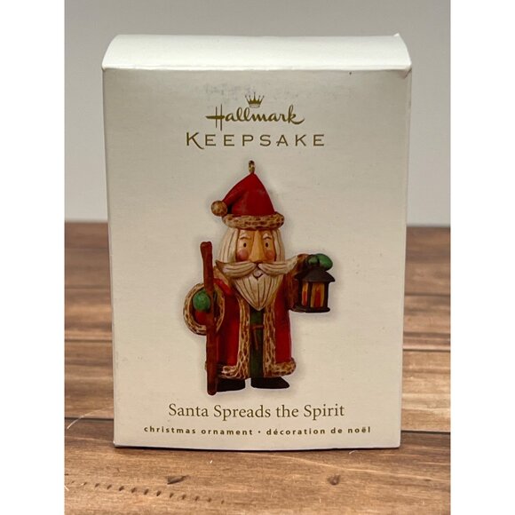 2010 HALLMARK ORNAMENT QXG7403 SANTA SPREADS THE SPIRIT W CANE & LANTERN - Picture 2 of 9